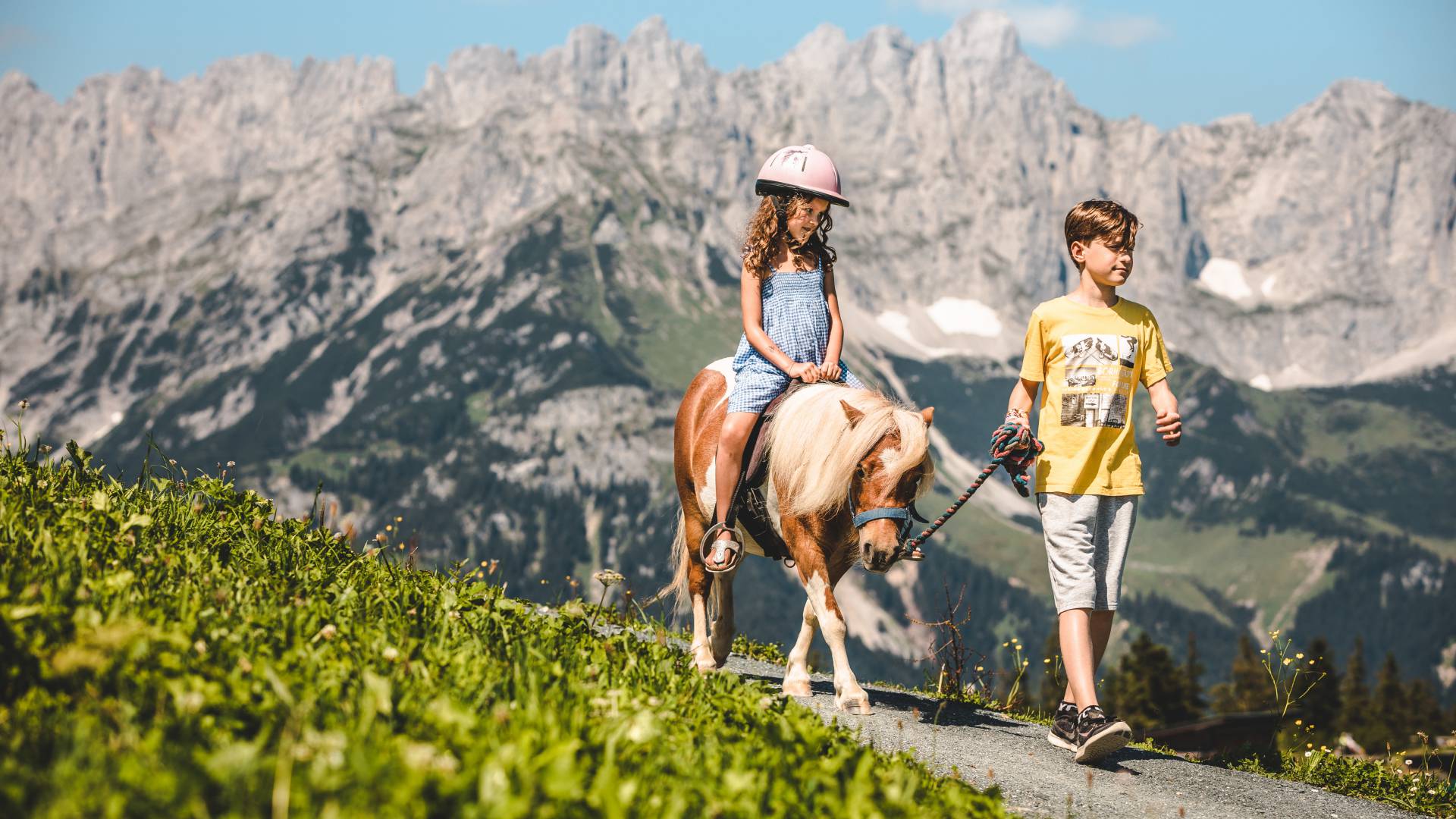 Kinder mit Pony Astberg