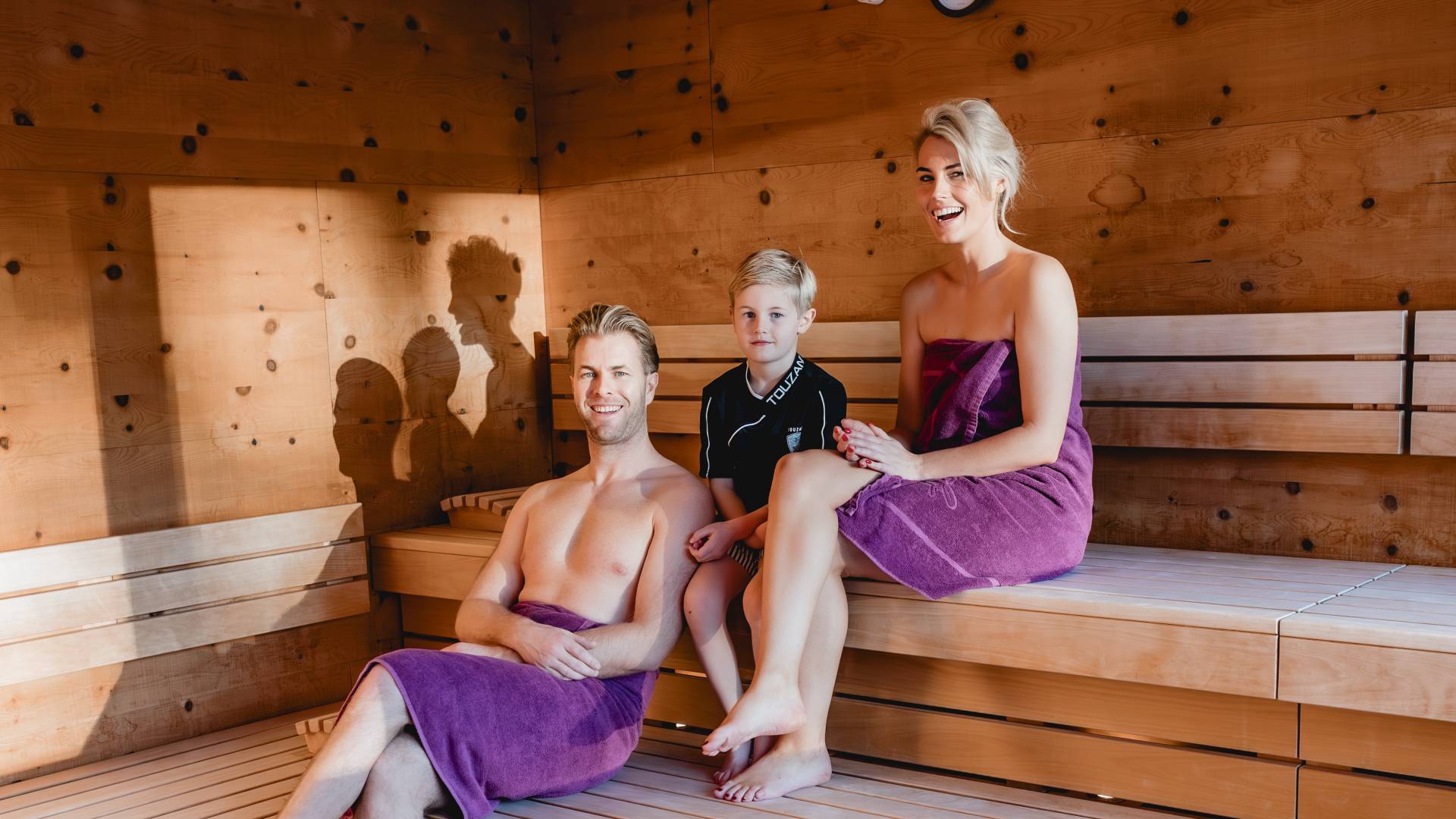Saunieren mit der ganzen Familie im Textil-Spa-Bereich