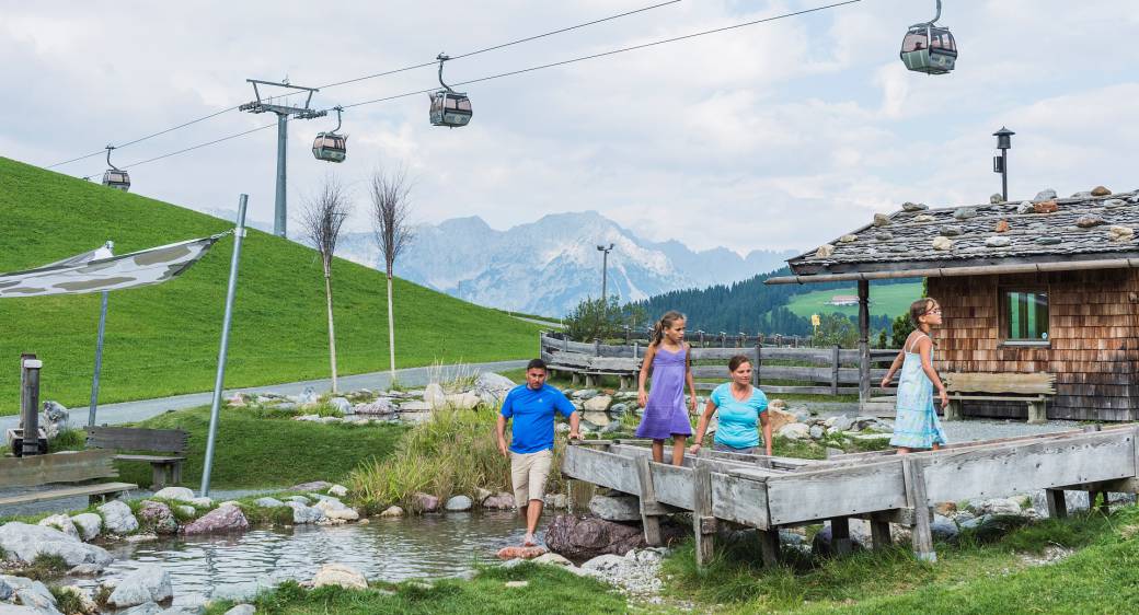 Familie auf einer Tour Hohe Salve Söll