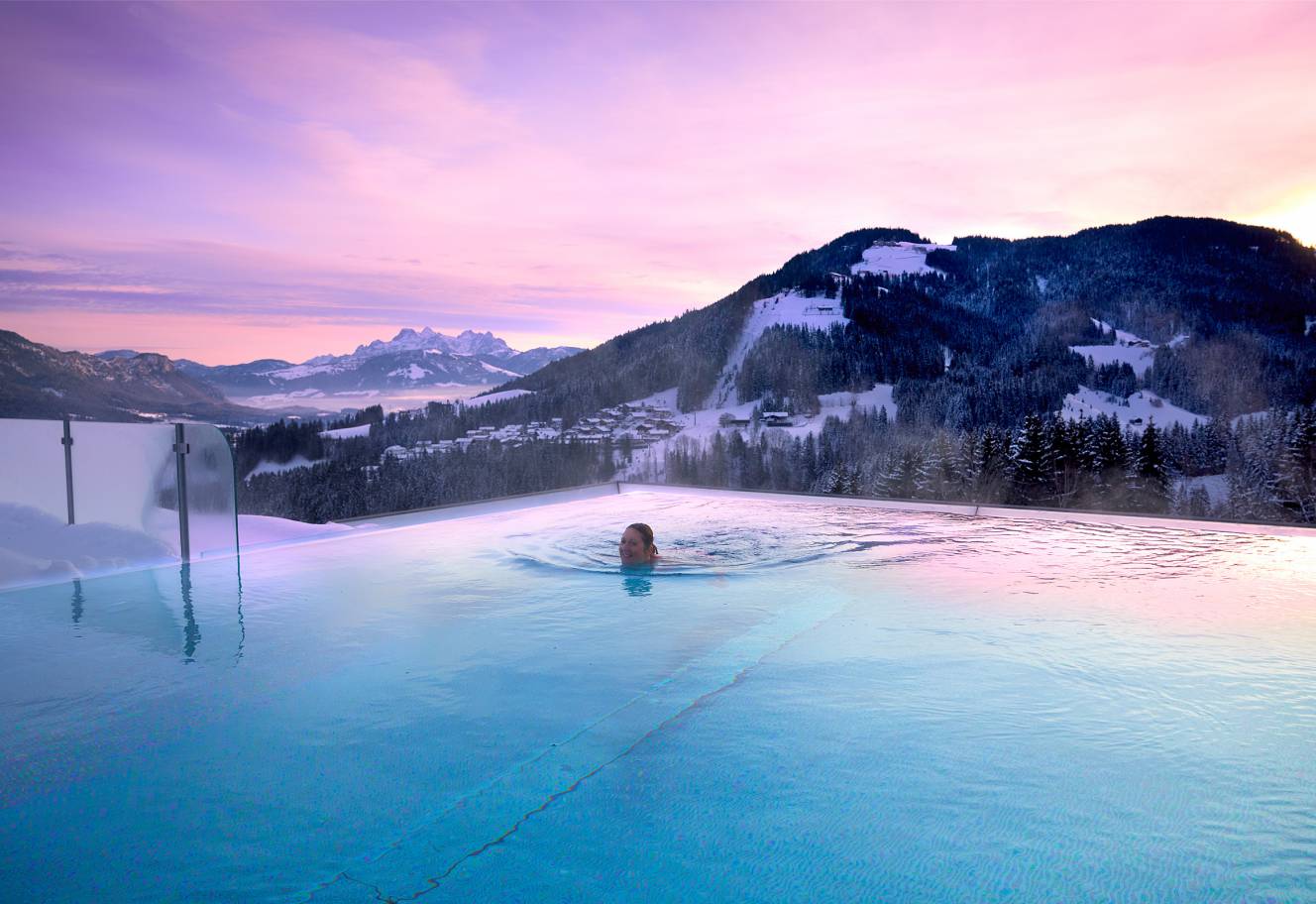 Unlimited Mountain Pool mit Ausblick im Wellnessbereich