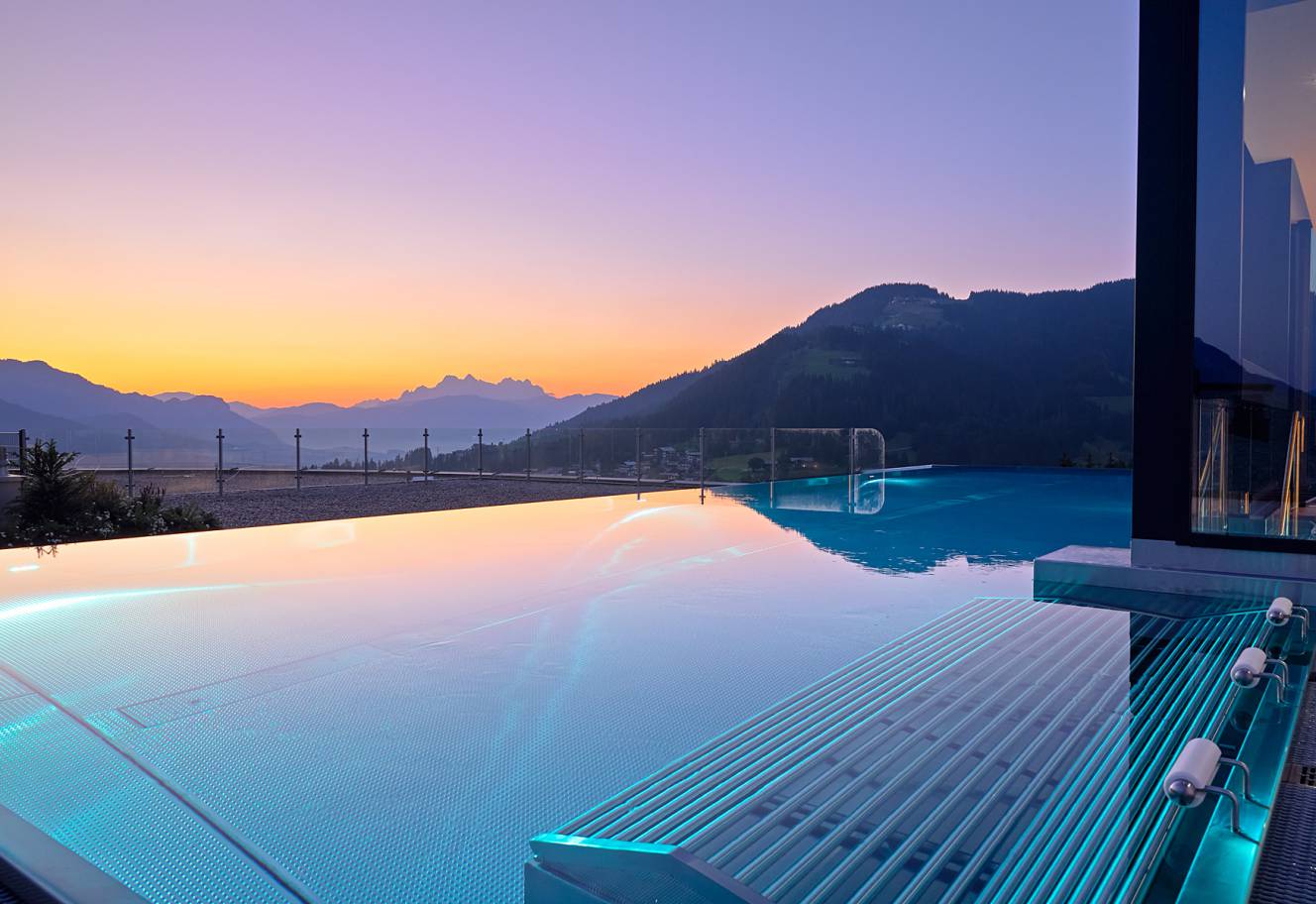 Unlimited Mountain Pool: Highlight with unfettered expansive views - Kaiserhof Ellmau