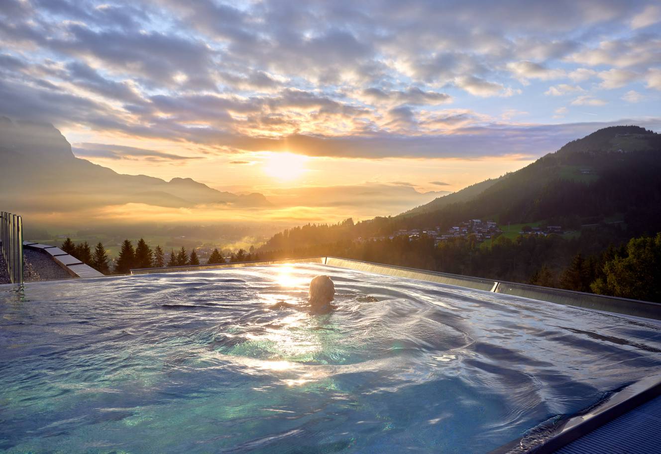 Unlimited Mountain Pool: Highlight with unfettered expansive views - Kaiserhof Ellmau