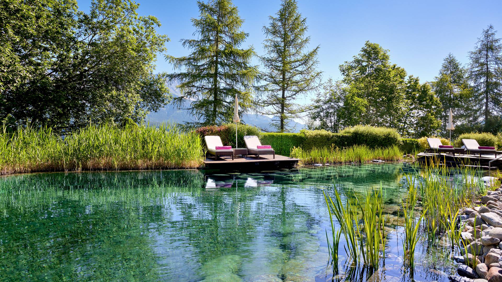 Bio-Naturbadesee des 5 Sterne Superior Hotel Kaiserhof