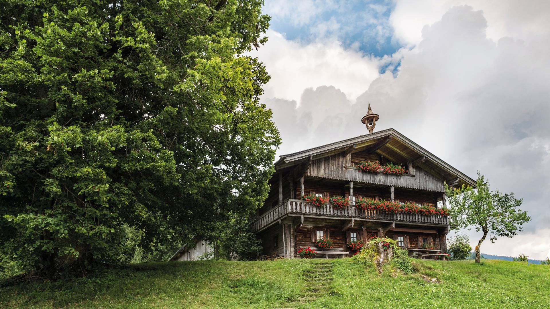 The home region of ‘Der Bergdoktor’: Discover the living & working places that feature in this German-Austrian medical TV drama series - Kaiserhof Ellmau