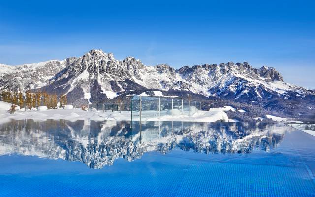 Infinity Pool mit Blick auf den Wilden Kaiser