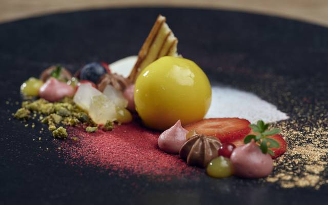 Dessert mit frischen Früchten