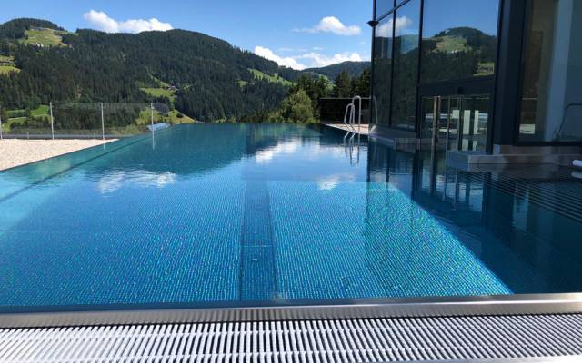 Hotel Kaiserhof Umbau Unlimited Mountain Pool