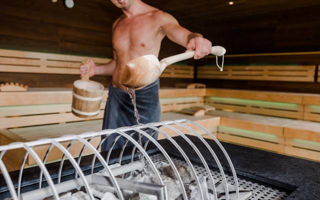 Sauna mit Aufguss im Wellnessbreich